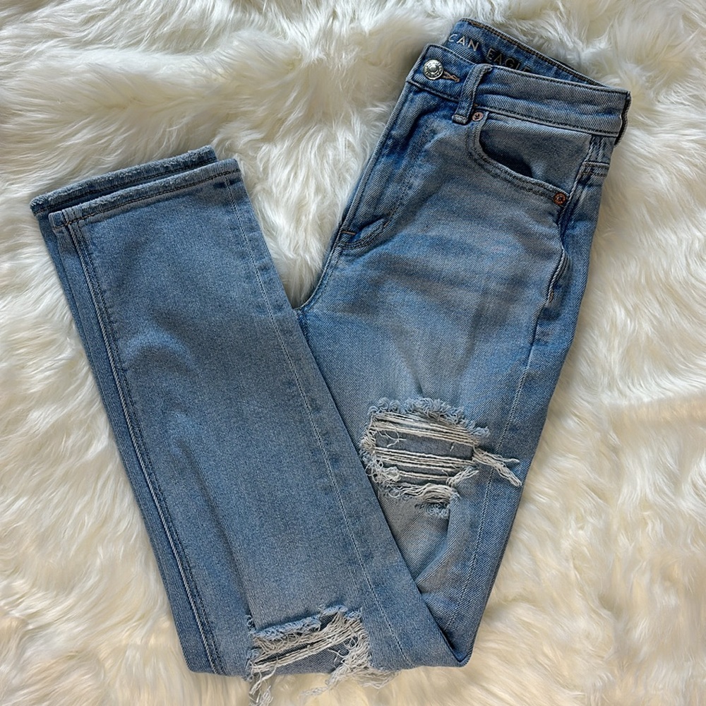American Eagle Mom High Waisted Straight Jean Distressed Size 00